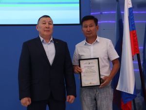 В Якутске наградили волонтёров-предпринимателей, помогающих бойцам СВО