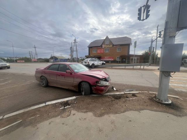 В Якутске при столкновении двух "Тойот" пострадал водитель