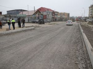 Министр транспорта Александр Тарасов проверил ход ремонта дорог в Якутске