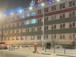 ЛОРП прокомментировал ситуацию с VIP-парковкой: самозахвата нет, это проезд для спецтехники