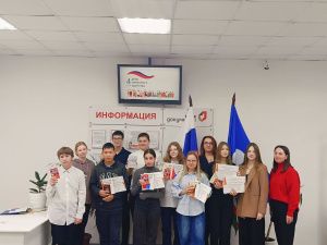 Юные якутяне получили свои первые паспорта в преддверии Дня народного единства