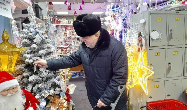 Глава Алдана Александр Бугай принял участие в акции «Ёлка добра»