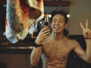 Якутский артист показал свое тело