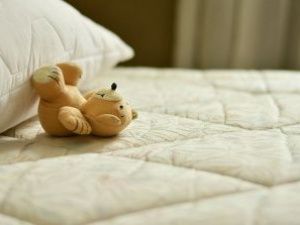 В Якутии дети провели два дня с мертвой мамой