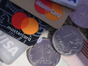 Раскрыто, кому запретят переводы с карты на карту