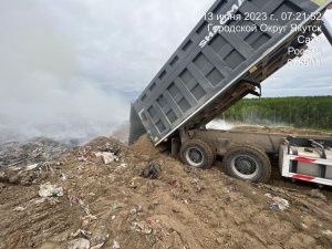 На городском полигоне ТКО отсыпают песком участок возгорания