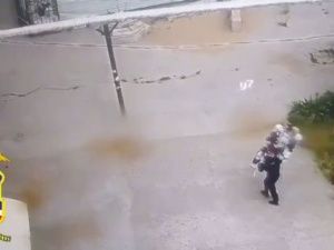 В Якутске мужчина похитил стойку с бейсболками