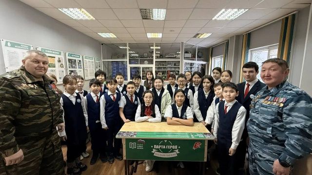 «Парту Героя» Василию Яковлеву открыли в Нижнем Бестяхе