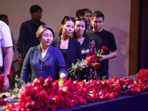 Фото: в Якутске прощаются с Михаилом Николаевым