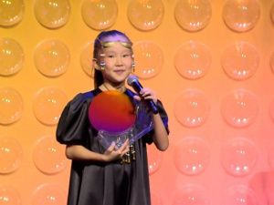 «Это самый лучший подарок для девочки с Севера»: Айыына Кожурова стала победителем премии «Блогема»