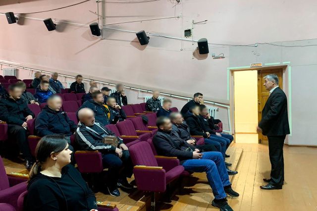 Профилактическую лекцию для осужденных к принудительным работам провел руководитель московского отделения общероссийской общественной организации «Общее дело» Олег Моисеев