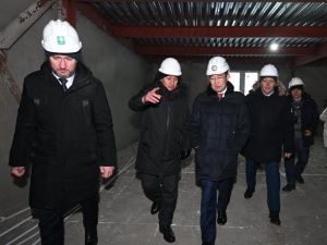 Айсен Николаев проверил ход строительства второго корпуса средней школы №1 в Мирном