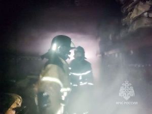 Из-за чего загорелся «Светофор» и как пожарные спасли здание