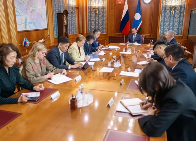 Айсен Николаев дал поручения по реализации мероприятий нацпроекта «Инфраструктура для жизни»