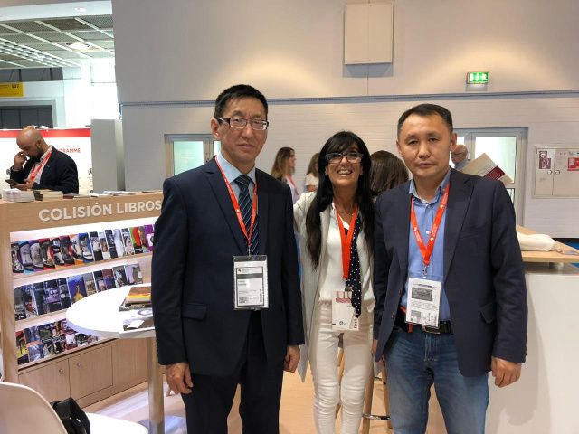 “Бичик” устанавливает деловые связи с издательствами из разных стран