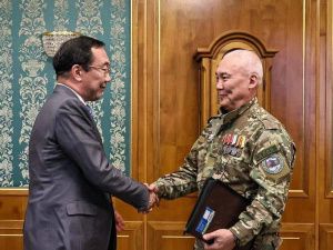 Глава Якутии встретился с командиром добровольческого батальона  «Боотур»