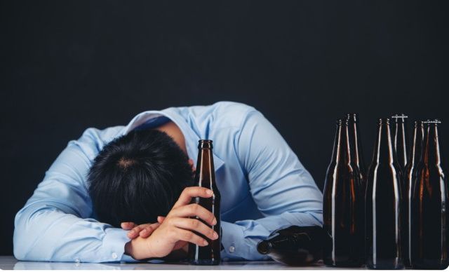 В Якутске женщина украла 100 тысяч рублей у заснувшего мужчины