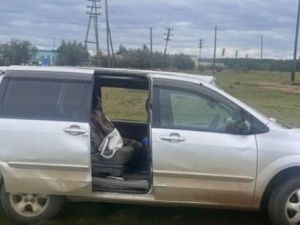 Перевернулся автомобиль — двоих спасли ремни, третий вылетел в окно…