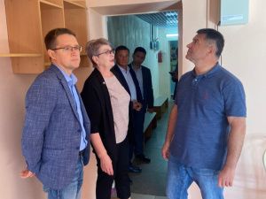 Андрей Тарасенко проверил готовность образовательных учреждений к началу учебного года в Алданском районе