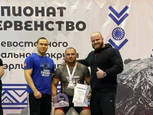 Алексей Островский установил два рекорда Якутии по пауэрлифтингу