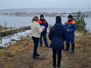 Служба спасения Якутии: выходить на лед опасно!