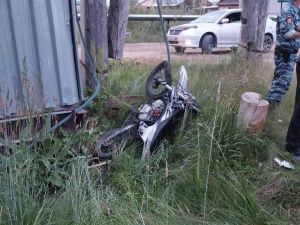 В Покровске несовершеннолетний мотоциклист врезался в столб