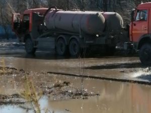 В Якутске в усиленном режиме ведутся работы по отводу и откачке талых вод