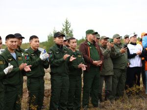 Сохраним лес: В пригороде Якутска высадили более тысячи саженцев деревьев