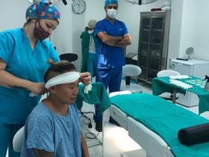 Якутский модельер сделал операцию по пересадке волос