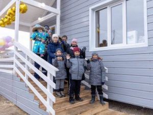 Еще 14 семей села Бясь-Кюель получили ключи от новых домов