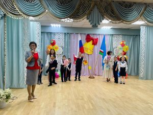 Герой России Филипп Евсеев поздравил с Днём знаний учеников школы-интерната для неслышащих