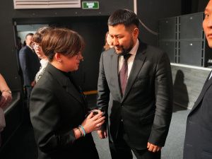 Евгений Григорьев вручил стипендии 100 лучшим школьникам на Елке главы Якутска