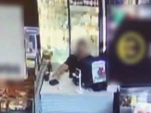 В Якутске продавщица украла кошелек с 25 тысячами рублей