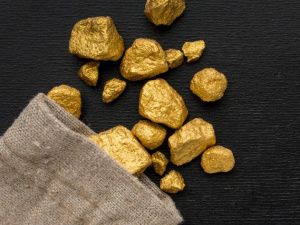 Житель Якутии нашел контейнер со слитками сплава золота и серебра на 4,3 млн рублей и присвоил их: Мужчина предстал перед судом