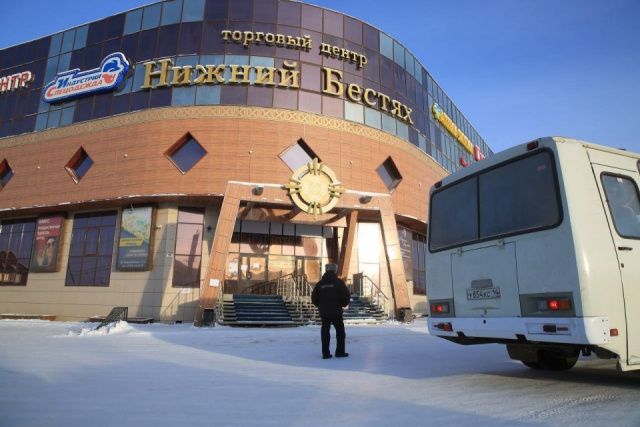 В поселке Нижний Бестях полиция проверила 128 мигрантов