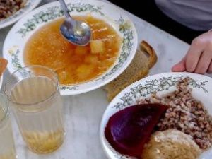 Мэрия Якутска намерена обеспечить питание школьников по единому меню