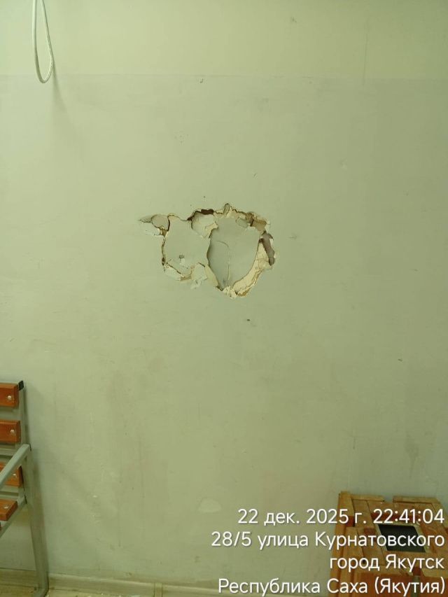 В Якутске на теплой автобусной остановке «Курнатовского» вновь зафиксирован акт вандализма