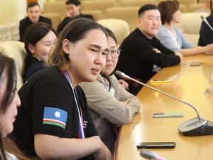 Михаил Николаев вручил Благодарности Главы Якутии Айсена Николаева победителям XXI молодежных Дельфийских Игр России