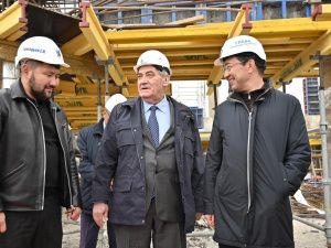 Айсен Николаев и Вячеслав Штыров проверили строительство объектов в Якутске
