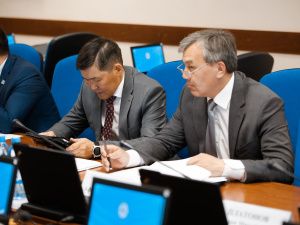 Айсен Николаев провел первое заседание Совета по развитию языков в РС (Я)