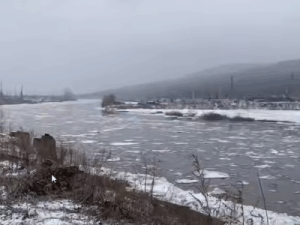 Ранний ледоход на Лене: почему лёд тронулся раньше обычного?