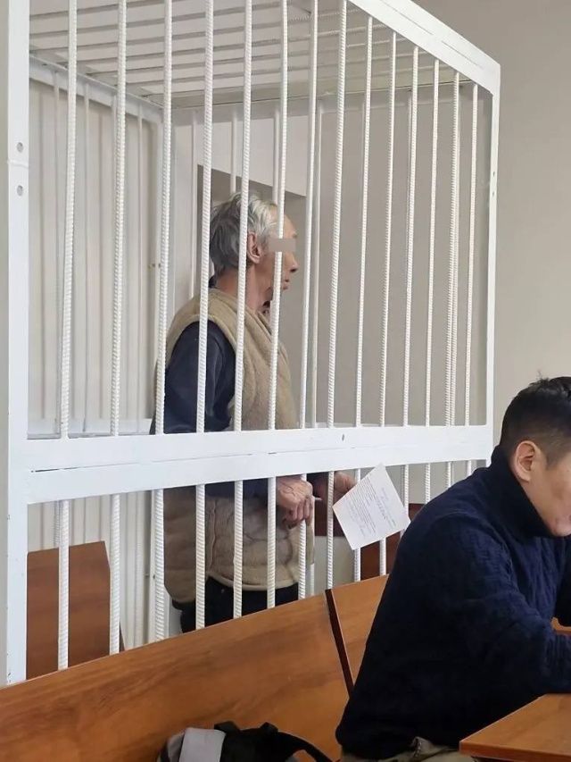 Поджог мужчину на остановке: Суд избрал меру пресечения 60-летнему подозреваемому