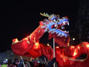 Праздничное шествие автоколонны состоялось впервые на зажжении новогодней ёлки Якутска