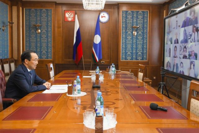 Глава Якутии отметил важность внедрения новых подходов в области повышения производительности труда