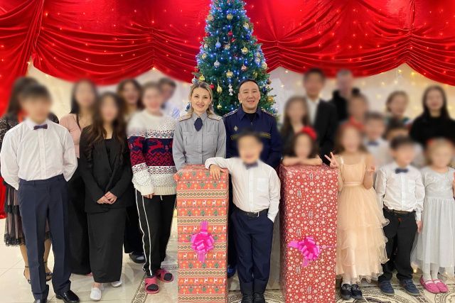 Сотрудники следственного изолятора приняли участие в акции «Елка желаний»