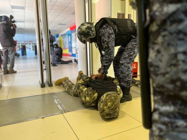 В Якутске проходят учения по пресечению условной террористической угрозы