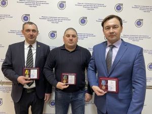 Пока Запад штампует санкции, Север трудится для победы