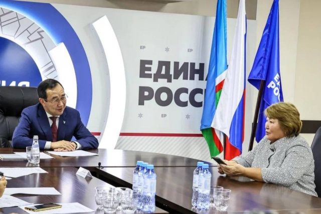 Глава Якутии провел прием граждан в общественной приемной партии «Единая Россия»