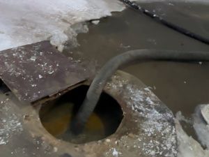 Чрезвычайное происшествие возле мэрии Якутска: фекальная авария ставит под сомнение работу "Водоканала"