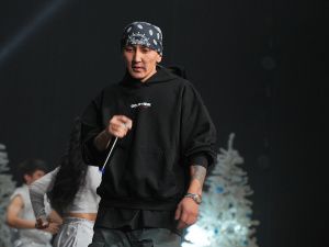 Евгений Григорьев вручил стипендии 100 лучшим школьникам на Елке главы Якутска